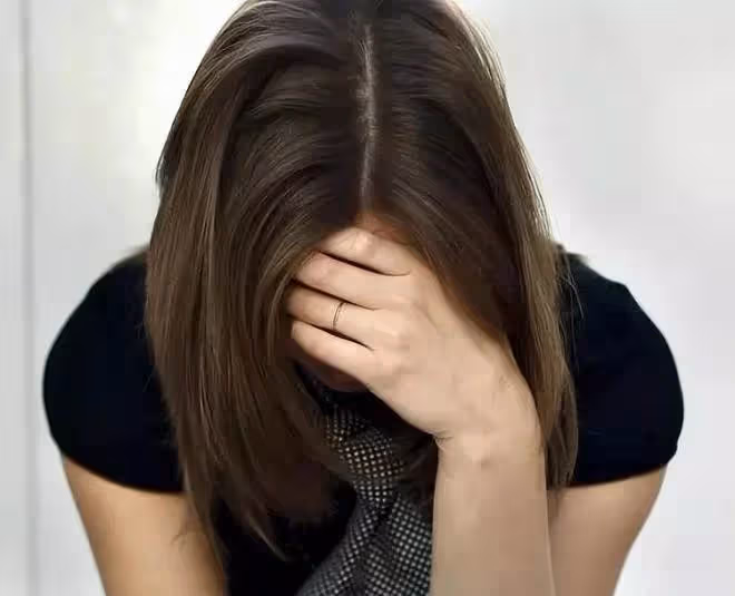 我26歲嫁了68歲的有錢老公，結婚當天晚上，看到穿著「睡衣」的我，丈夫竟然……我腸子都悔青了！