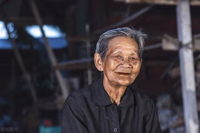 過年前，陪媽媽去探望大、小阿姨，大阿姨家窮住鄉下、小阿姨做生意很賺錢住高級別墅！分別去她們家「卻遭受到天差地別的對待」見識到人性多醜惡… # 跟想像中完全不一樣
