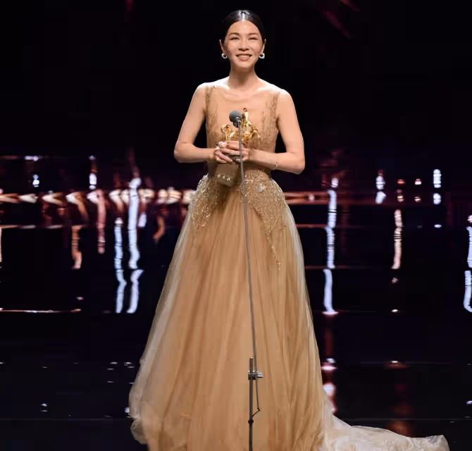 史上稱「最窮」影后,獲獎時卡里僅1千塊,差點繳不出房租「出道18年」全靠父母接濟生活