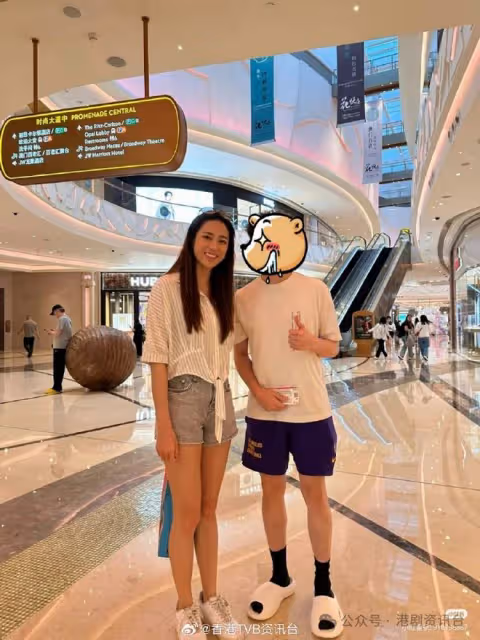 27歲TVB籃球女神睇排球賽！穿性感熱褲坐第一排被全程拍照