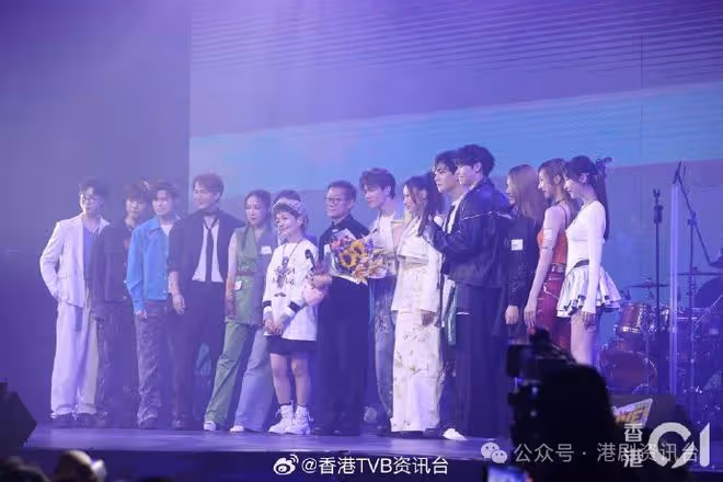 陳慧琳音樂會一出場就音響有問題！每次換咪都係滿懷希望
