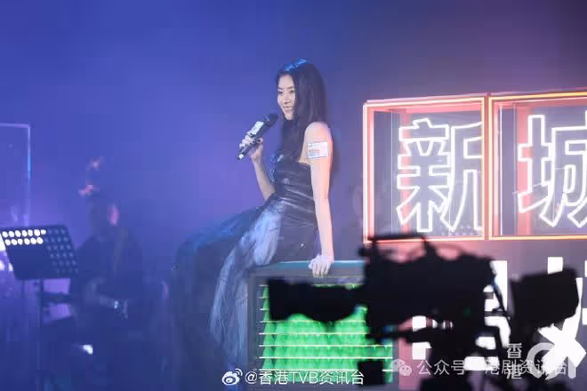 陳慧琳音樂會一出場就音響有問題！每次換咪都係滿懷希望