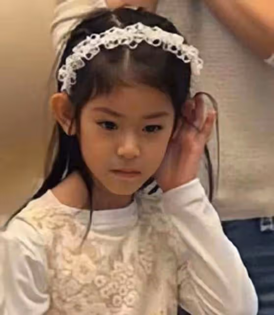 林心如女兒「正臉曝光」!臉型優越「酷似霍建華」模樣讓人驚艷:完美繼承爸媽優秀基因!
