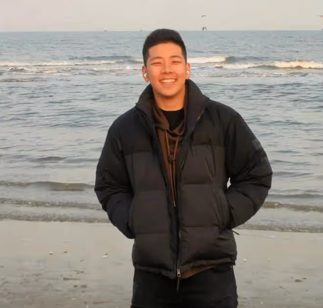 郭濤端午攜兒子送祝福,17歲石頭長成單眼皮帥哥,滿身腱子肉搶鏡
