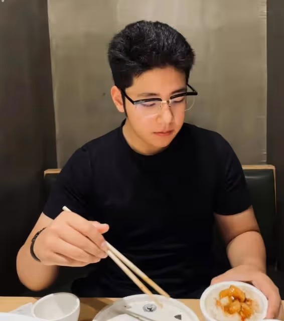 郭濤端午攜兒子送祝福,17歲石頭長成單眼皮帥哥,滿身腱子肉搶鏡