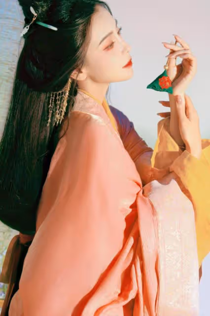 楊穎端午節寫真曝光,穿粉色古裝吹長笛,天生麗質美出新高度