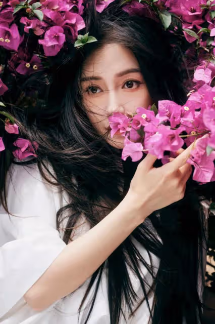 楊穎端午節寫真曝光,穿粉色古裝吹長笛,天生麗質美出新高度