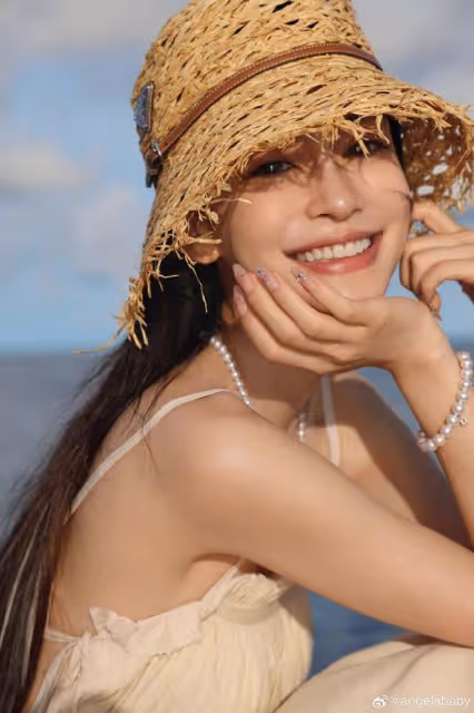 楊穎端午節寫真曝光,穿粉色古裝吹長笛,天生麗質美出新高度