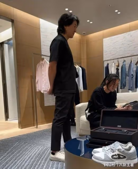 鄭伊健真面目被曝光!蒙嘉慧素顏在日本被偶遇,已完全成為日本人