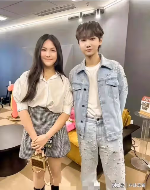 李湘曬追星引爭議!命令汪蘇瀧與王詩齡合影,汪蘇瀧卑微說謝謝