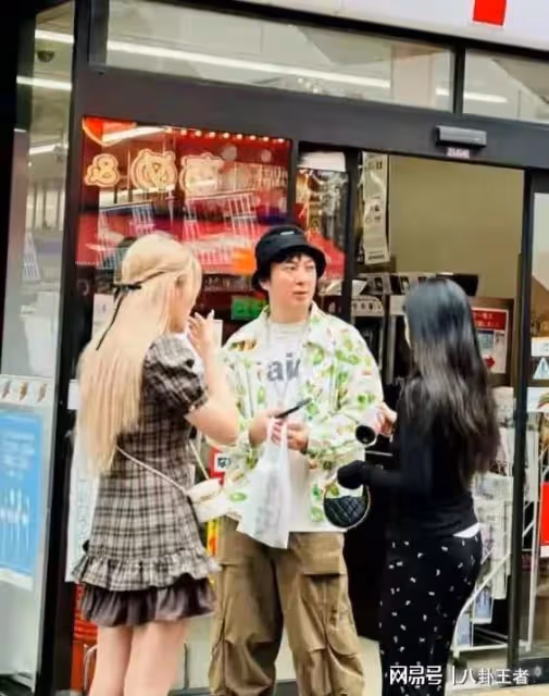 王思聰私生女風波首露面!開豪車帶美女兜風,美女脖子驚現草莓印