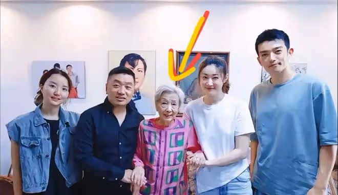 「老戲骨」端午節齊現身！呂中樸素，田華精神，88歲謝芳太滄桑了