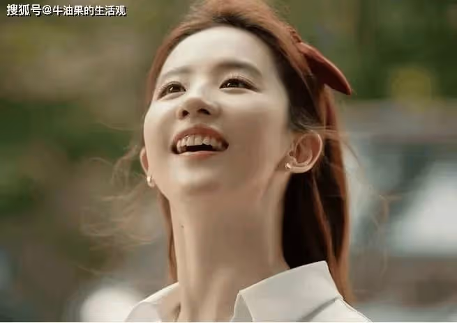 劉亦菲新劇與5個男人對戲，2集親了15次，吻戲密集差評如潮