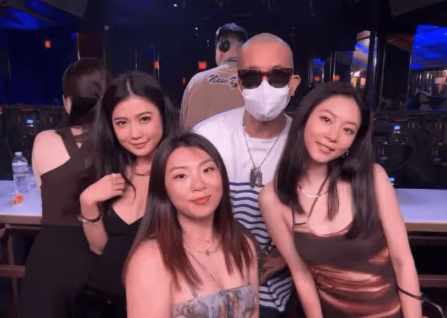 具俊曄本性暴露?不僅被拍到和美女親密合影,還將開泳池派對