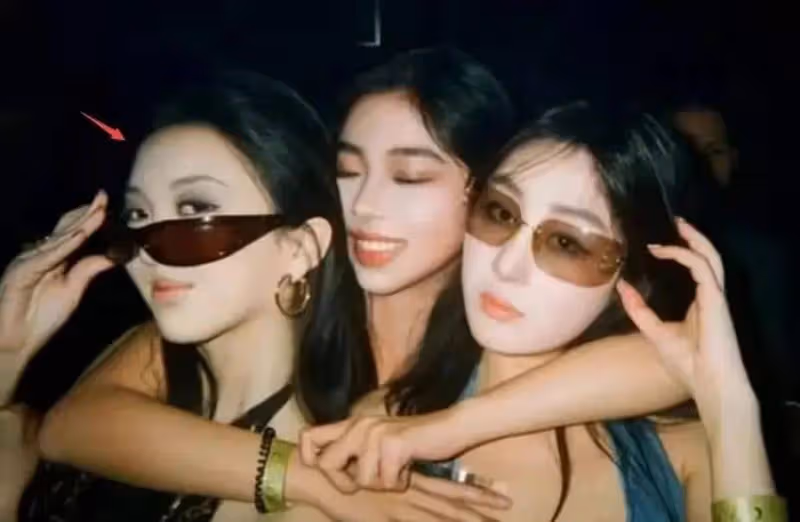 18歲李嫣近照曝光!嘴唇疤痕消失,氣質像王菲,卻被吐槽不如姐姐