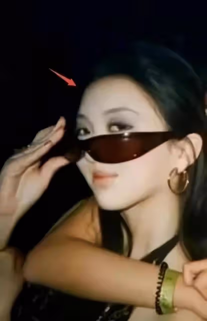 18歲李嫣近照曝光!嘴唇疤痕消失,氣質像王菲,卻被吐槽不如姐姐