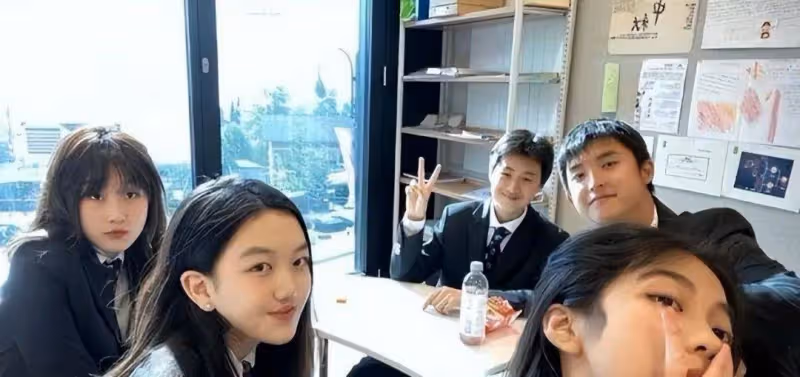 18歲李嫣近照曝光!嘴唇疤痕消失,氣質像王菲,卻被吐槽不如姐姐