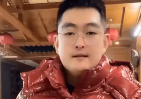趙本山黑臉巡視兒子公司!生意冷清虧損嚴重 砸錢數億或血本無歸!