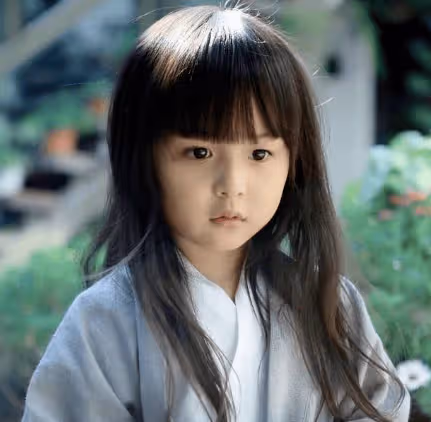 劉楚恬:2歲出道年入百萬,因長相甜美被禁止整容,如今長成啥樣