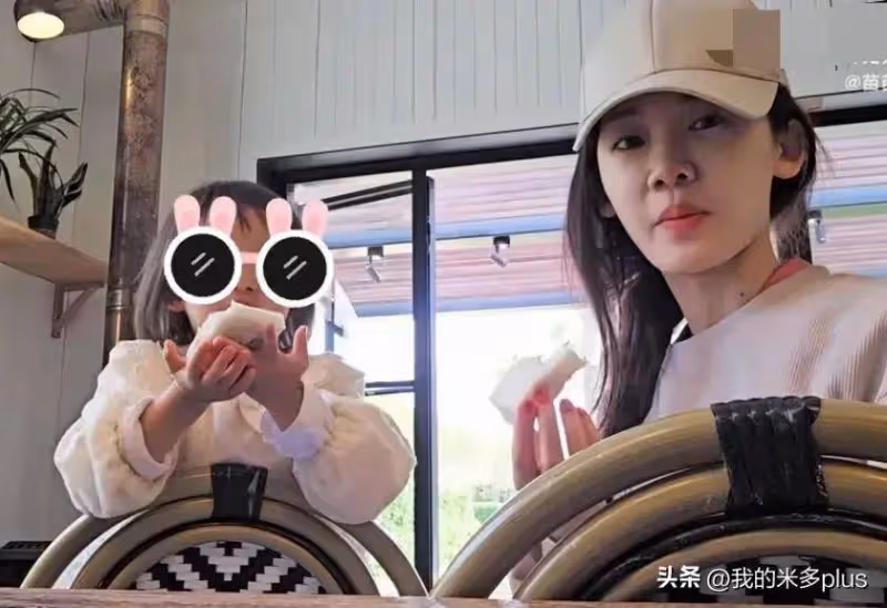 苗苗放假回家看娃,錄乘風3個月練出馬甲線,女兒模樣清秀像鄭愷