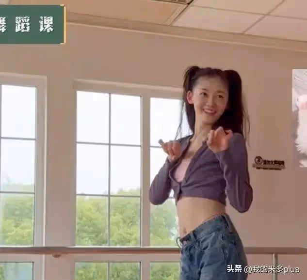 苗苗放假回家看娃,錄乘風3個月練出馬甲線,女兒模樣清秀像鄭愷