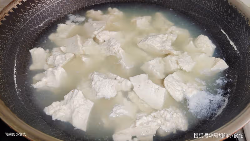 豆腐遇到它,才發現什麼是絕配!燉一燉「椒香」滿屋,一口滿嘴留香、超軟嫩