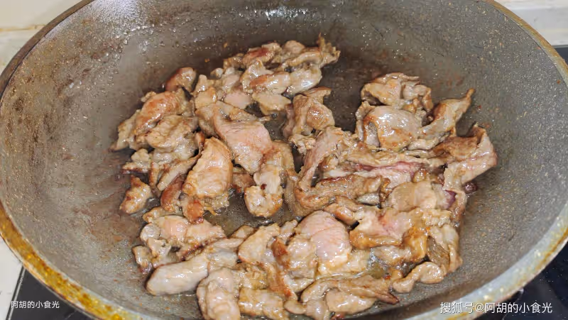 豆腐遇到它,才發現什麼是絕配!燉一燉「椒香」滿屋,一口滿嘴留香、超軟嫩