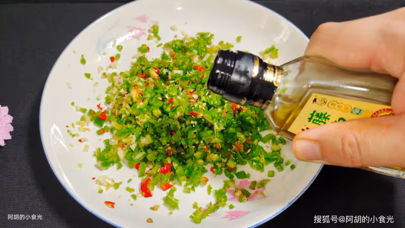 豆腐遇到它,才發現什麼是絕配!燉一燉「椒香」滿屋,一口滿嘴留香、超軟嫩