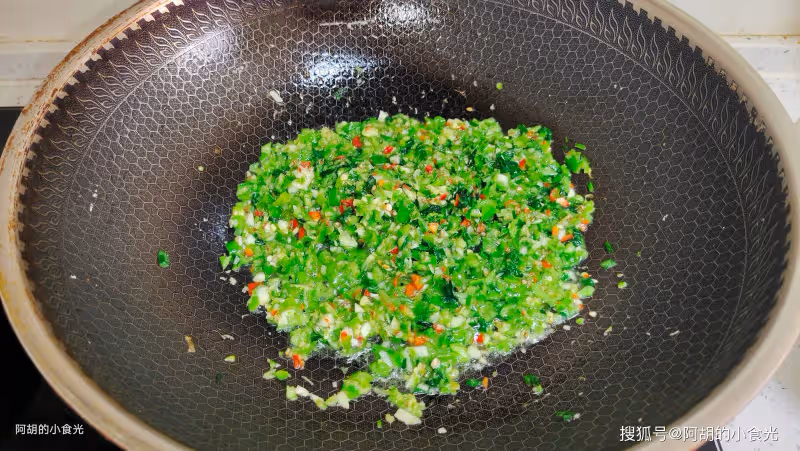 豆腐遇到它,才發現什麼是絕配!燉一燉「椒香」滿屋,一口滿嘴留香、超軟嫩