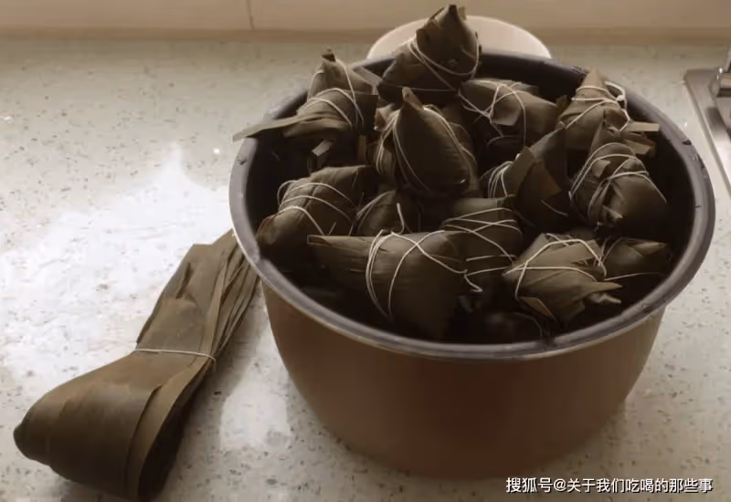 保存粽子,直接放冰箱易返生變硬,教您一招,放半年跟新包的一樣