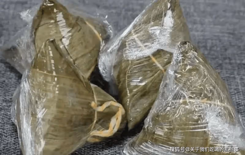 保存粽子,直接放冰箱易返生變硬,教您一招,放半年跟新包的一樣