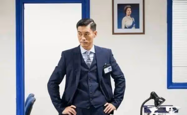 因為周星馳，他演了自己的偶像，娶了黑幫大佬女兒，如今為何「消失」了？