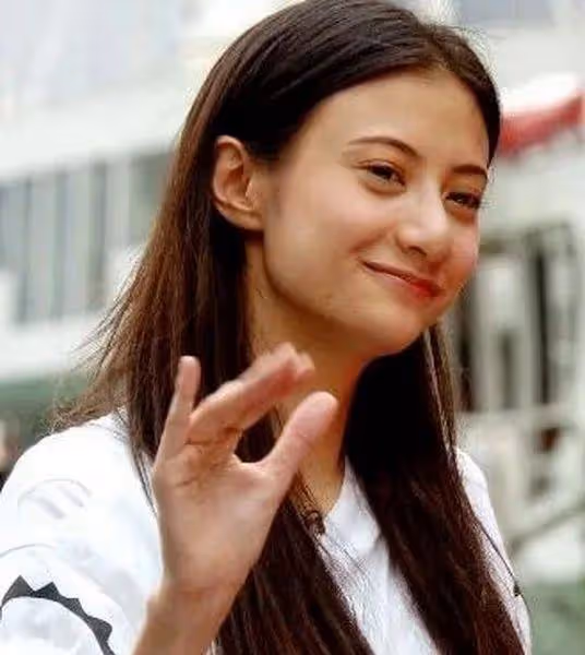 因為周星馳，他演了自己的偶像，娶了黑幫大佬女兒，如今為何「消失」了？