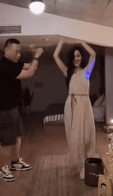 性感!森林北李巧和男人屋內跳舞視頻曝光,眉來眼去,身材柔媚至極!