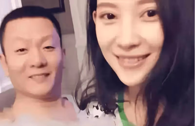 性感!森林北李巧和男人屋內跳舞視頻曝光,眉來眼去,身材柔媚至極!