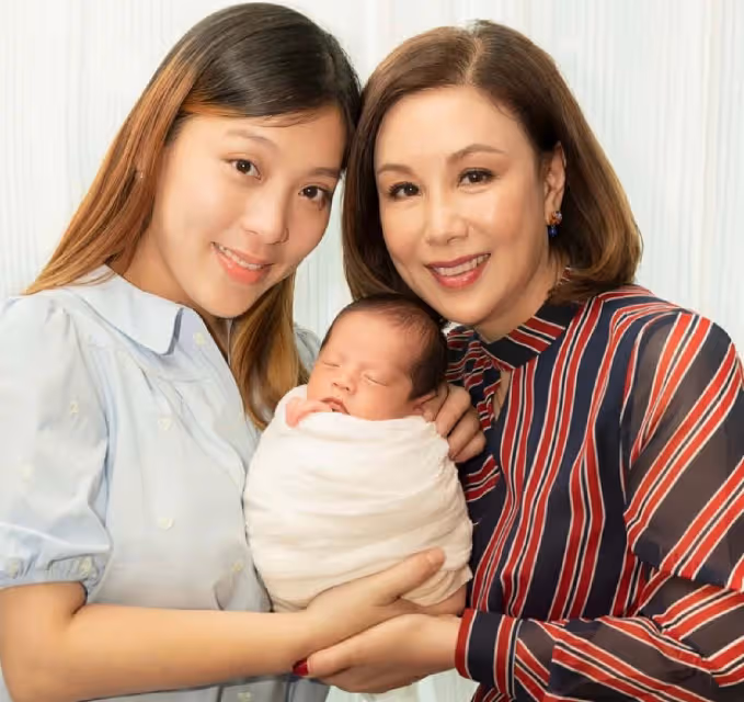 恭喜!香港知名女星文雪兒再度當外婆,小女兒曬照宣布二胎生子