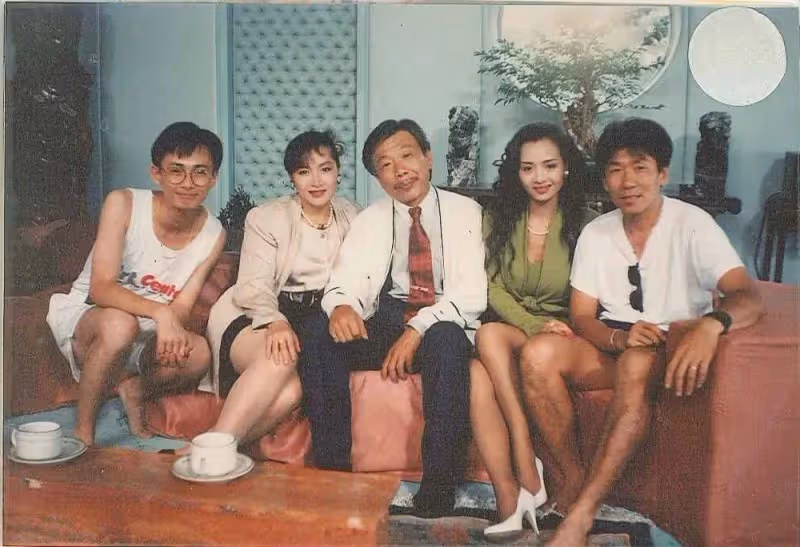 香港限制片女神,性感裝扮舉辦生日會,60位明星藝人參加,星光熠熠