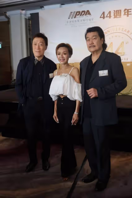 香港限制片女神,性感裝扮舉辦生日會,60位明星藝人參加,星光熠熠