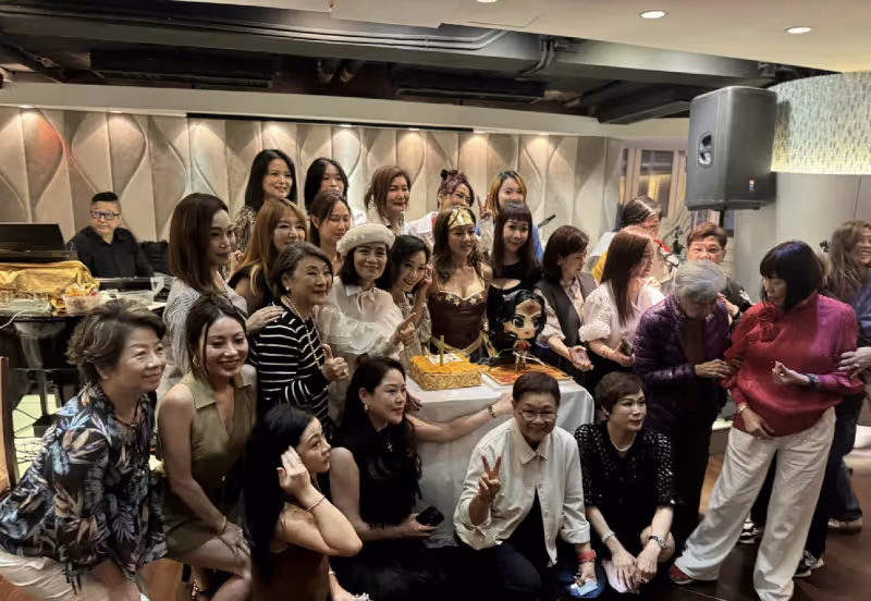 女神葉子楣58歲生日,化身神奇女俠秀豐滿上圍,身材消瘦顯老