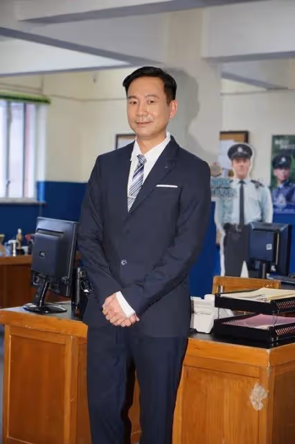 前TVB男星擔任中戲講師,入行多年未做過主角,曾公開發文宣布離巢