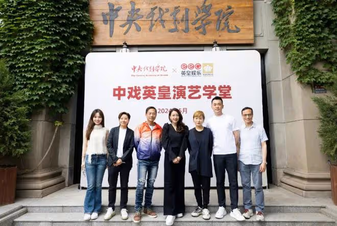 前TVB男星擔任中戲講師,入行多年未做過主角,曾公開發文宣布離巢
