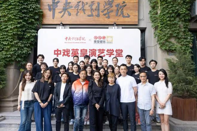 前TVB男星擔任中戲講師,入行多年未做過主角,曾公開發文宣布離巢
