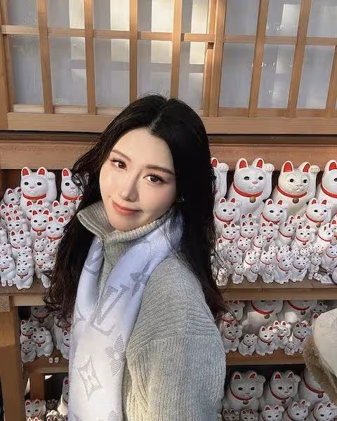 41歲TVB男星泰國補辦婚禮影片曝光,網紅老婆被批妝容出事與網友駁火