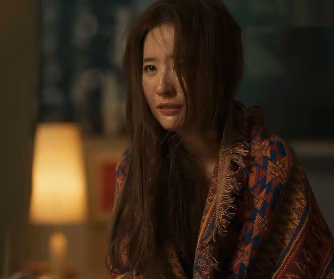 玫瑰的故事：直到莊國棟爬上露露的床，黃亦玫才發現，自己成玩物