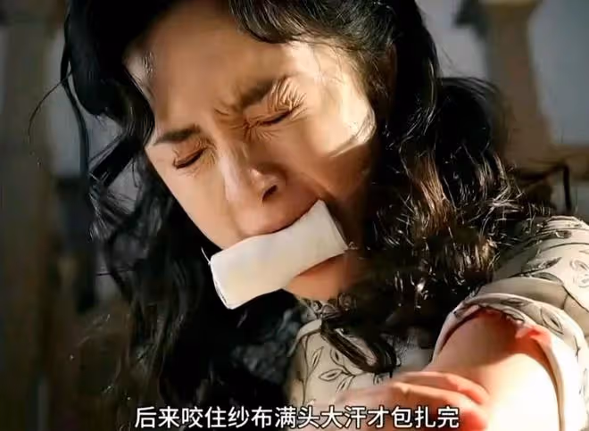 劉亦菲《玫瑰的故事》爆火,網友把她跟楊冪進行對比,結果很慘