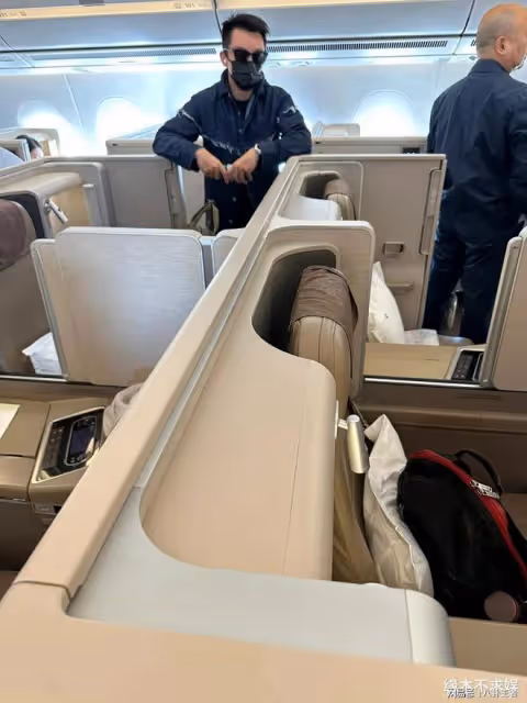 一家5口韓國旅遊!為省錢分開坐,苗苗一家商務艙,鄭愷坐經濟艙