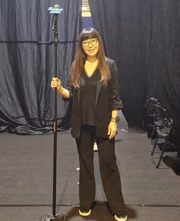 翻譯老師合照「邊佑錫麥架」! 畫面曝光...高出1顆頭:第一次看到