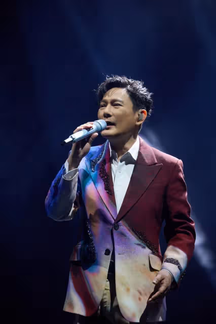 張信哲杜拜開唱「台下觀眾瘋狂大吼」 他不忍:讓我講完啦!