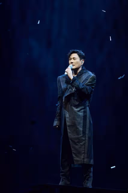 華人第一位!張信哲杜拜開唱「現場塞爆畫面曝」:真的很緊張