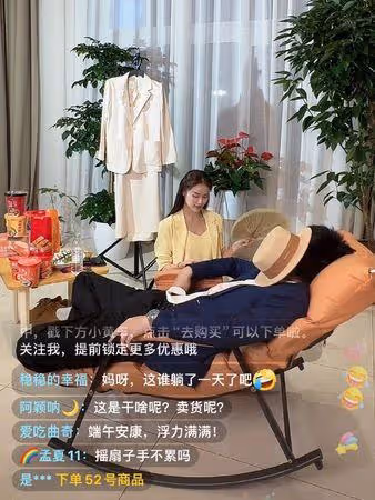 汪小菲躺著賺?「直播帶貨全程躺」正妹幫扇風 本尊怒斥:有病嗎
